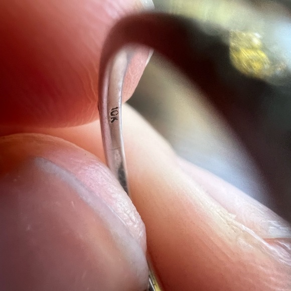 10k White Gold Diamond pave ring. - Picture 5 of 9
